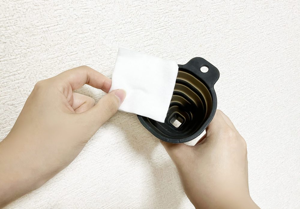ロートに脱脂綿をセット